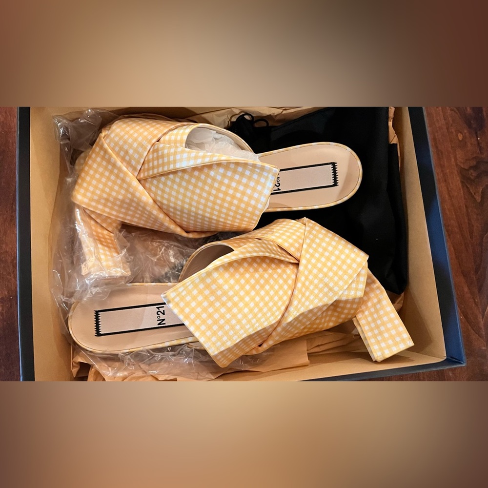 No 21 shoes in box never worn
